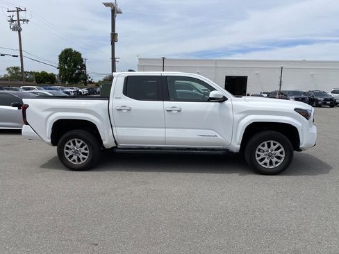 Certified 2025 Toyota Tacoma SR5 image 2