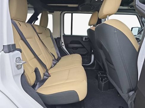 Used 2022 Jeep Wrangler Unlimited Sahara w/ Cold Weather Group AWD/4WD image 35