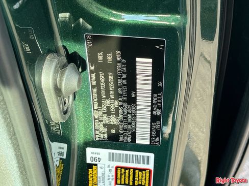 Certified 2026 Toyota Sienna LE FWD image 32