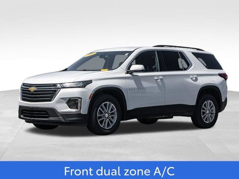 Used 2023 Chevrolet Traverse LT FWD image 3