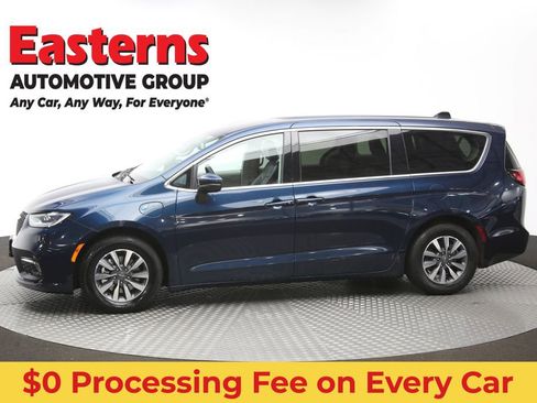 Used 2023 Chrysler Pacifica Touring-L FWD image 61