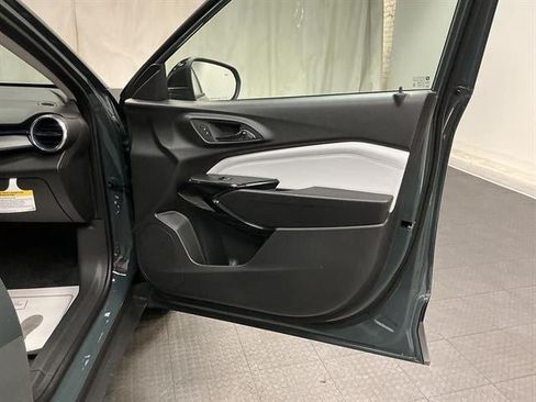 New 2026 Chevrolet Trax LT w/ Driver Confidence Package FWD image 34