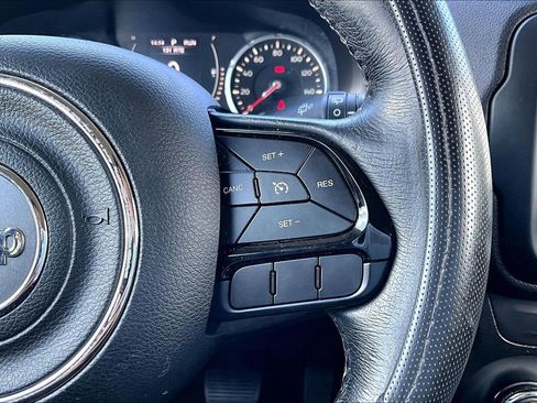 Used 2017 Jeep Renegade Altitude AWD/4WD image 21