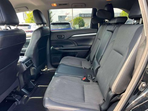Used 2018 Toyota Highlander Plus AWD/4WD image 12