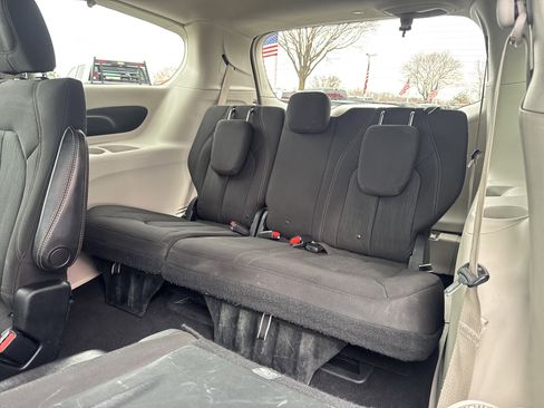 Used 2018 Chrysler Pacifica Touring Plus image 33