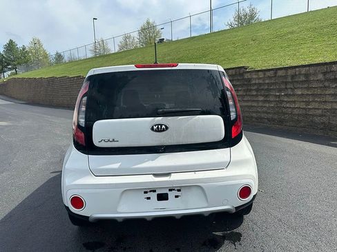 Used 2018 Kia Soul + image 5