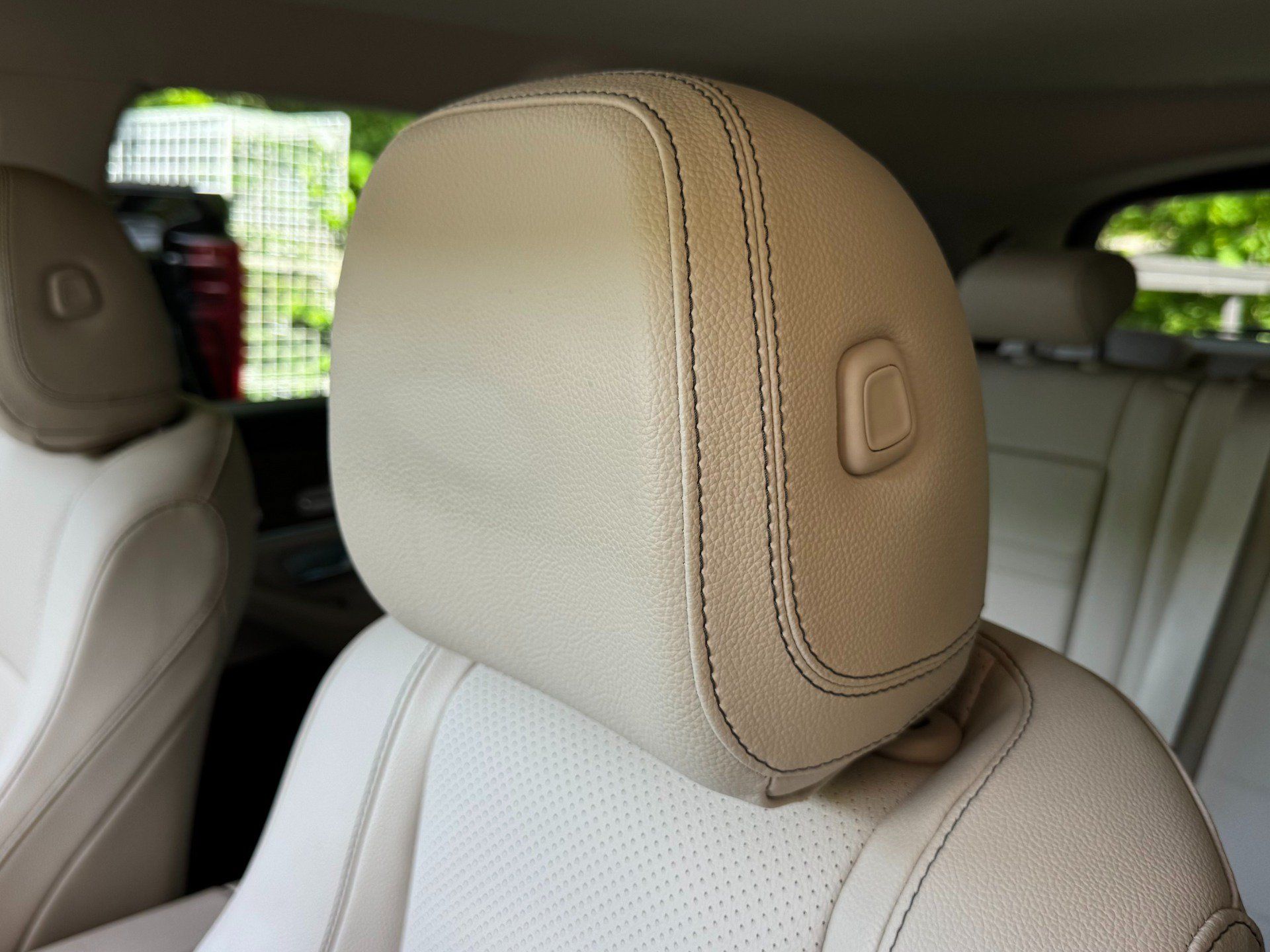 Used 2022 Mercedes-Benz GLS 450 4MATIC image 14