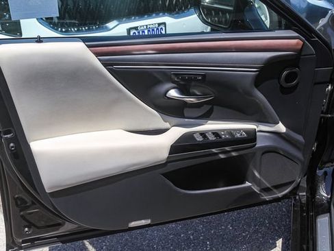 Used 2025 Lexus ES 300h w/ Premium Package FWD image 22