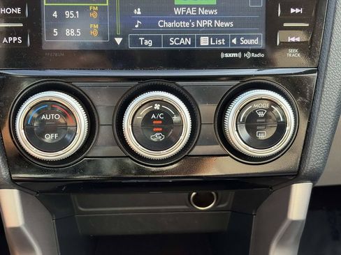 Used 2017 Subaru Forester 2.5i Limited w/ Popular Package #1 AWD/4WD image 40