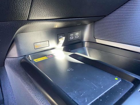 Used 2025 Toyota Camry SE w/ Multimedia Upgrade Package image 23