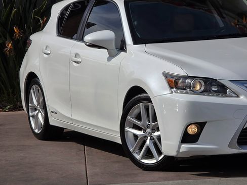 Used 2014 Lexus CT 200h image 4