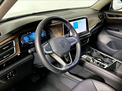Used 2025 Volkswagen Atlas SE image 10