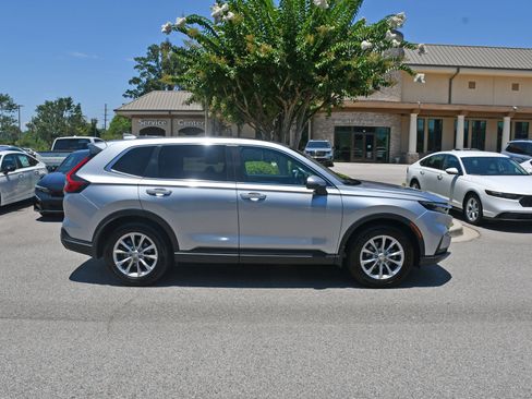 Used 2025 Honda CR-V EX image 2