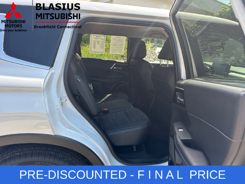 Used 2024 Mitsubishi Outlander 4WD Plug-In Hybrid image 24