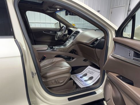 Used 2016 Lincoln MKX Reserve w/ Technology Package FWD image 9
