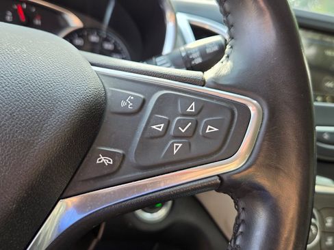 Used 2019 Chevrolet Equinox LT FWD image 24