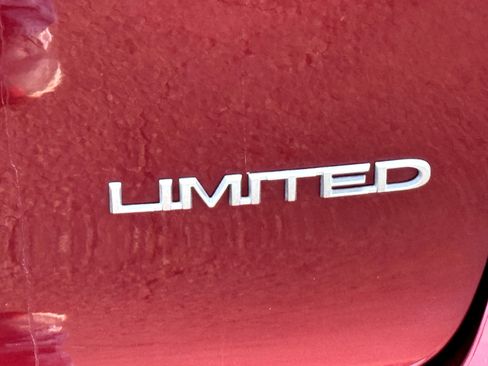 Used 2019 Chrysler Pacifica Limited w/ Advanced Safetytec Group image 10