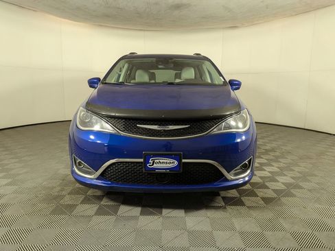 Used 2020 Chrysler Pacifica Touring-L Plus FWD image 2