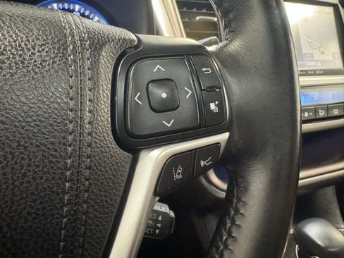 Used 2017 Toyota Highlander Limited AWD/4WD image 17