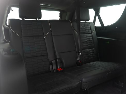 Used 2024 Cadillac Escalade ESV Sport Platinum w/ LPO, ONYX Package image 17