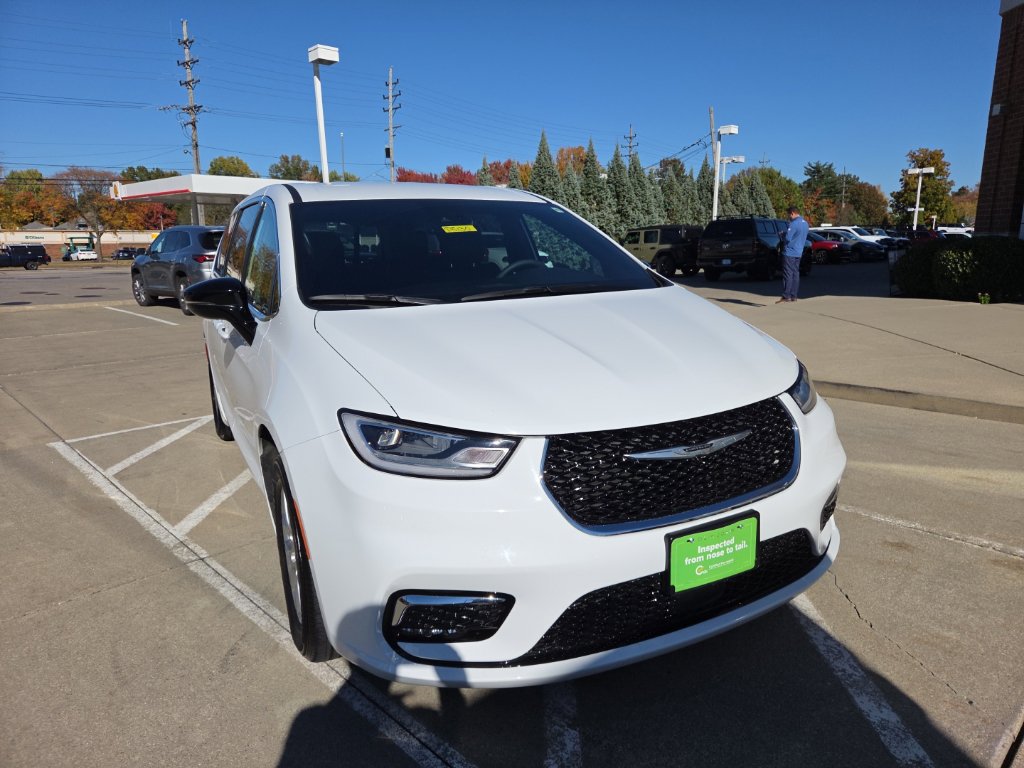 Certified 2026 Chrysler Pacifica Select FWD image 4