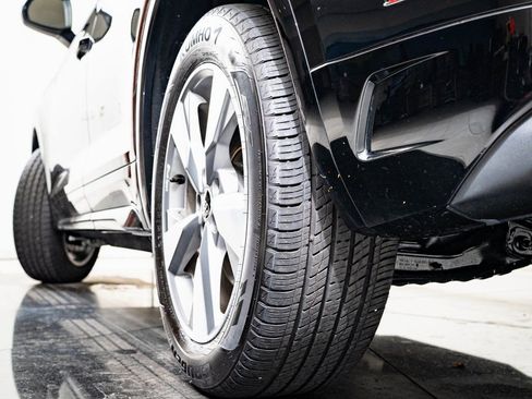 Certified 2025 Audi Q5 2.0T Premium w/ Convenience Plus Package image 40