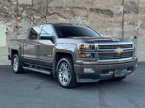 Used 2015 Chevrolet Silverado 1500 High Country w/ High Country Premium Package AWD/4WD image 2