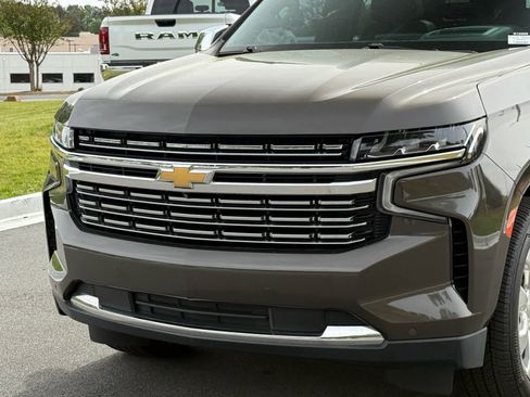 Used 2021 Chevrolet Tahoe Premier w/ Premium Package AWD/4WD image 9