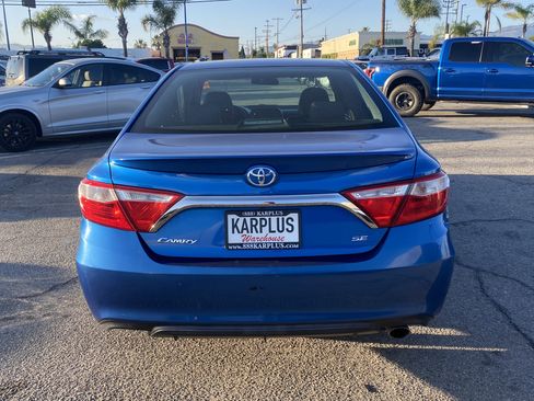 Used 2017 Toyota Camry SE w/ Moonroof Package image 8