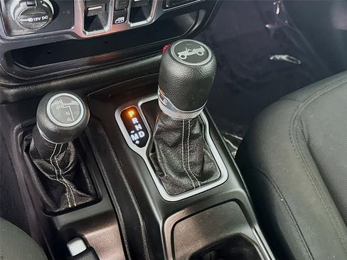 Used 2020 Jeep Wrangler Unlimited Sahara AWD/4WD image 18