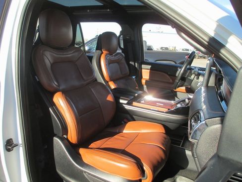 Used 2020 Lincoln Navigator L Reserve w/ Luxury Package image 23