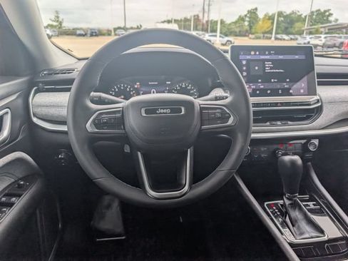 Used 2022 Jeep Compass Latitude FWD image 23