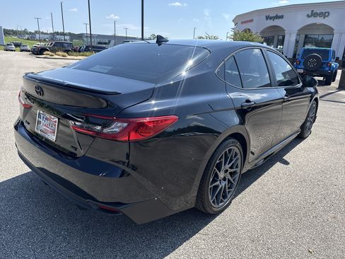 Used 2025 Toyota Camry SE w/ Convenience Package FWD image 7