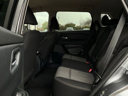 Used 2025 Nissan Rogue SV image 12