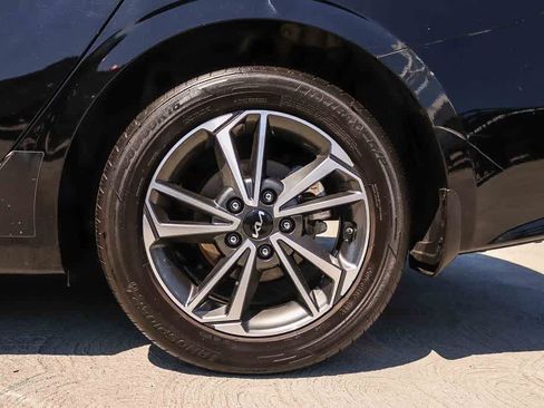 Used 2022 Kia Forte LXS FWD image 10