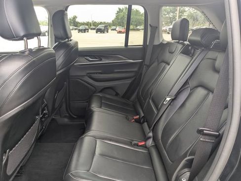 Used 2023 Jeep Grand Cherokee Limited AWD/4WD image 17