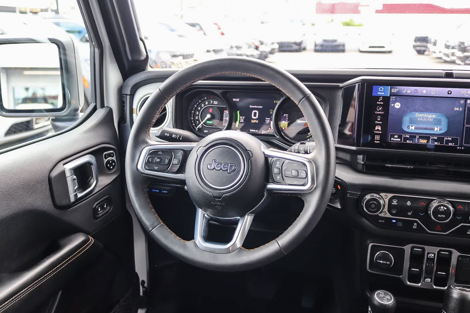 Used 2024 Jeep Wrangler Unlimited Sahara AWD/4WD image 15