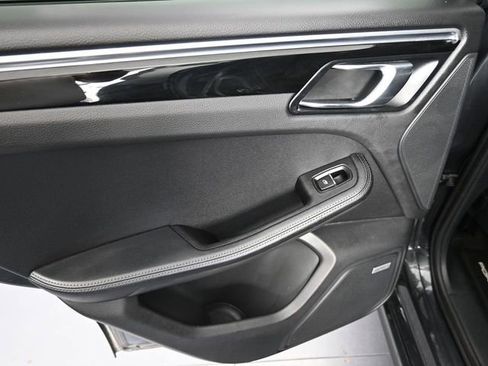 Used 2017 Porsche Macan GTS w/ Premium Package Plus image 32