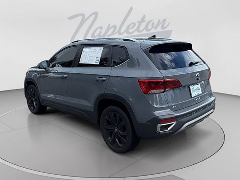 Used 2024 Volkswagen Taos SE FWD image 3