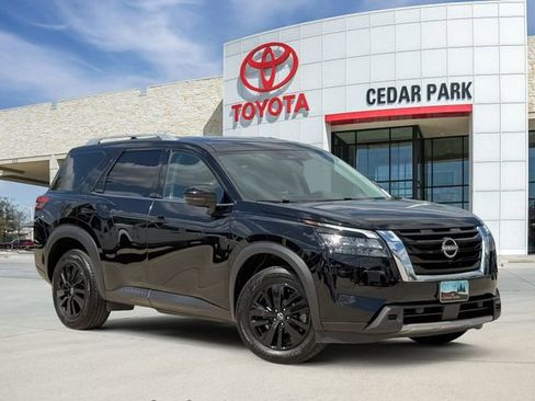 Used 2025 Nissan Pathfinder SL AWD/4WD image 1