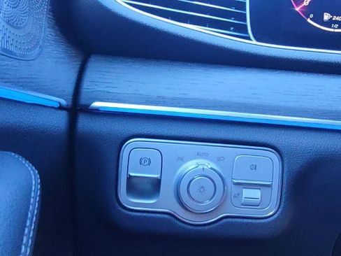 Used 2025 Mercedes-Benz GLE 350 4MATIC image 17