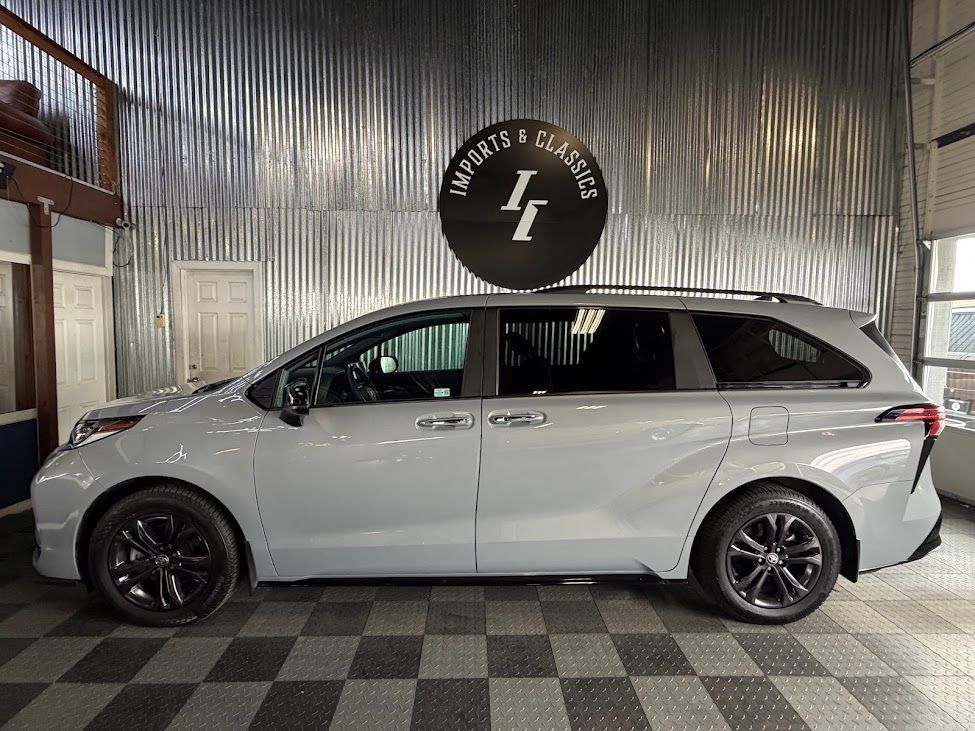 Used 2025 Toyota Sienna XSE AWD/4WD image 8