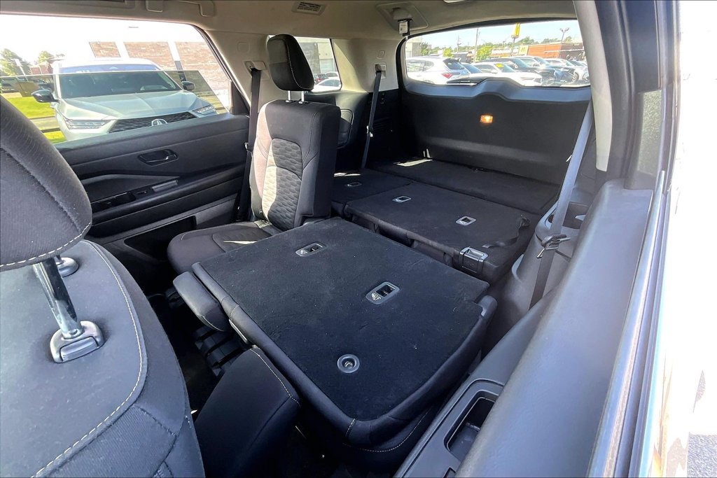 Used 2025 Nissan Pathfinder SV FWD image 33