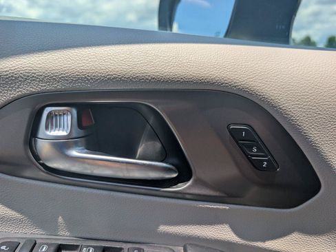 Used 2023 Chrysler Pacifica Touring-L FWD image 30