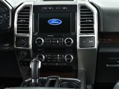 Used 2016 Ford F150 Platinum w/ Equipment Group 701A Luxury AWD/4WD image 9