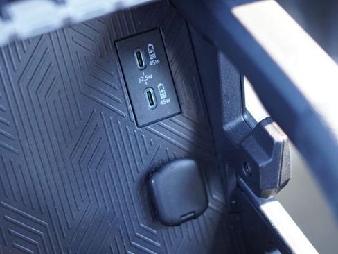 Used 2025 Toyota Tacoma SR5 image 31