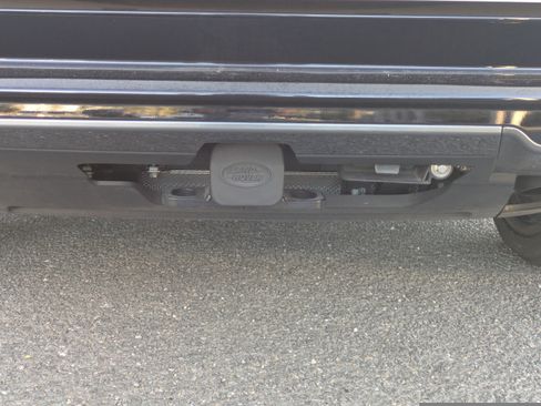 Used 2025 Land Rover Range Rover SV image 12