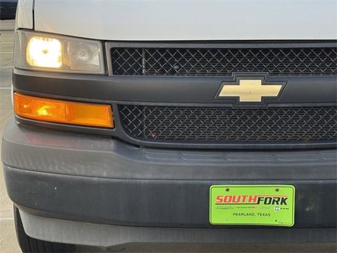 Used 2018 Chevrolet Express 2500 Extended image 8