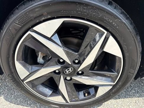 Used 2023 Hyundai Elantra Limited FWD image 9