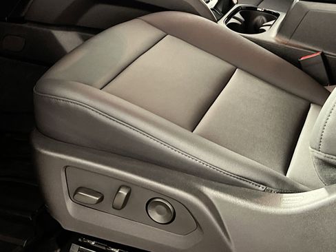 Used 2025 Chevrolet Colorado Trail Boss image 14